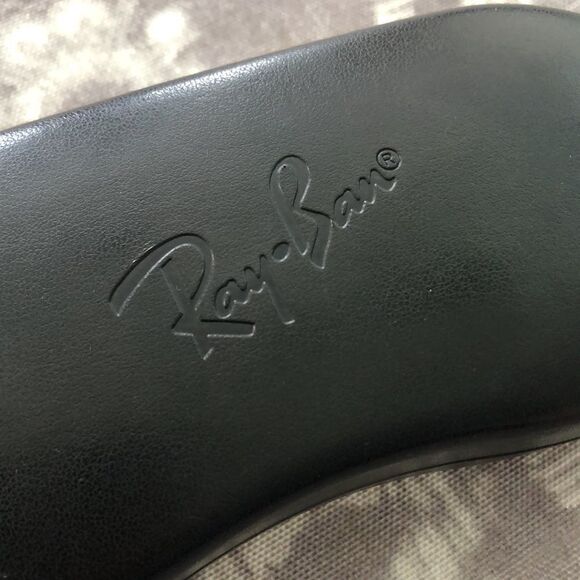 Ray-Ban Black Hard sunglass case. - Picture 4 of 10